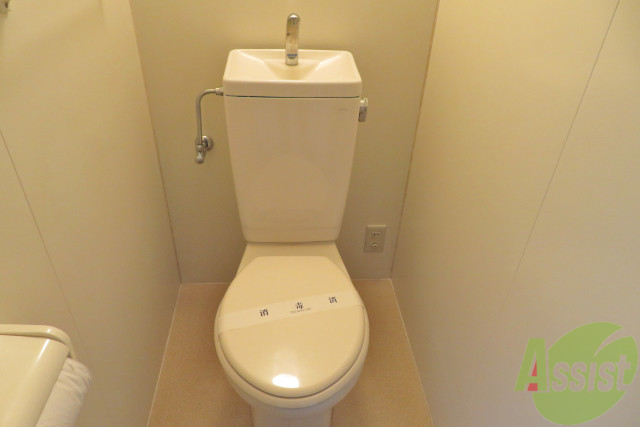 トイレ　白を基調とした綺麗なトイレです。清潔感があっていいですね、