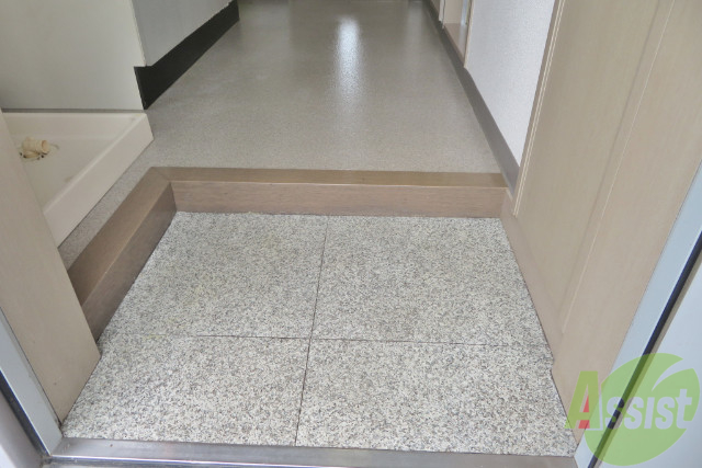 玄関　玄関は大理石を思わせる造りでした。キレイな玄関です。