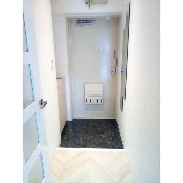 玄関　※他号室参考画像