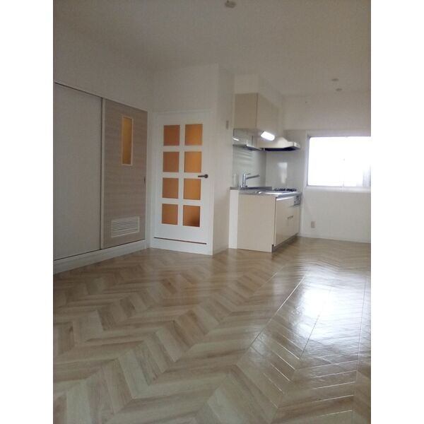 居室・リビング　※他号室参考画像