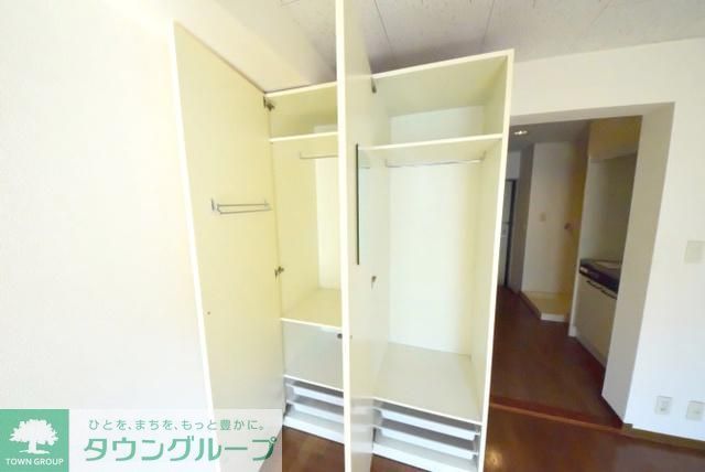 収納　収納スペースが２つに区切られてます