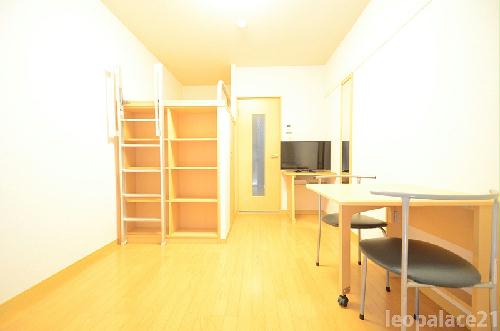 居室・リビング　備品や設備仕様は号室等により異なります現地をご確認下さい。