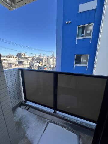 バルコニー　お洗濯にも便利なバルコニー付き