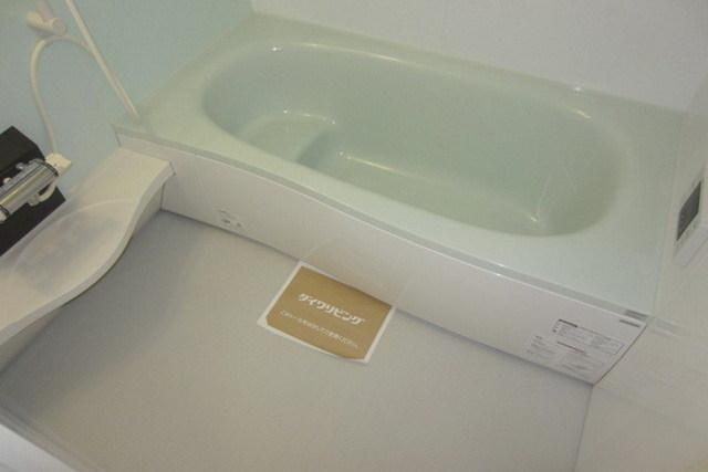 バス・シャワールーム　一坪バスでゆったり出来ます。