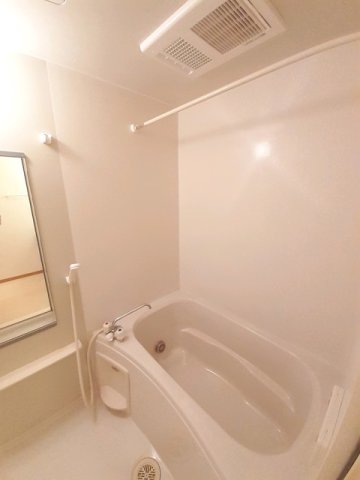 バス・シャワールーム　ゆったり過ごせるお風呂です