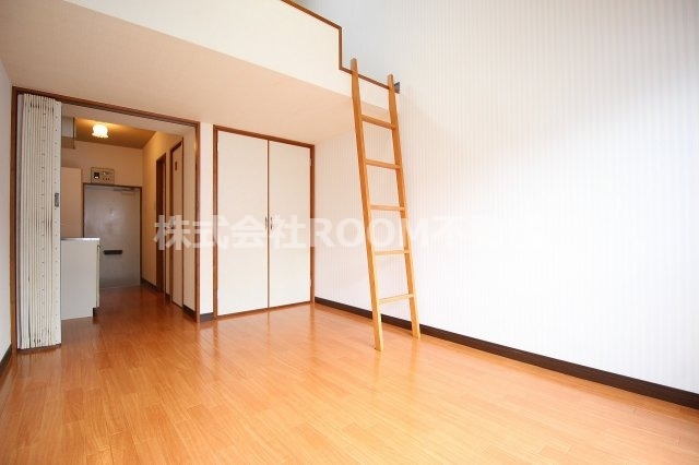 居室・リビング　こちらの居間で趣味の時間をお楽しみください