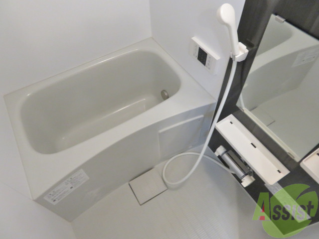 バス・シャワールーム　こちらはお風呂。一日の疲れをここで癒してください。