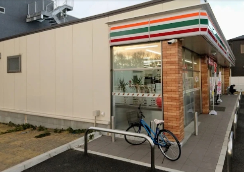 コンビニ　セブンイレブン名古屋鳴子町3丁目店（コンビニ）まで380m