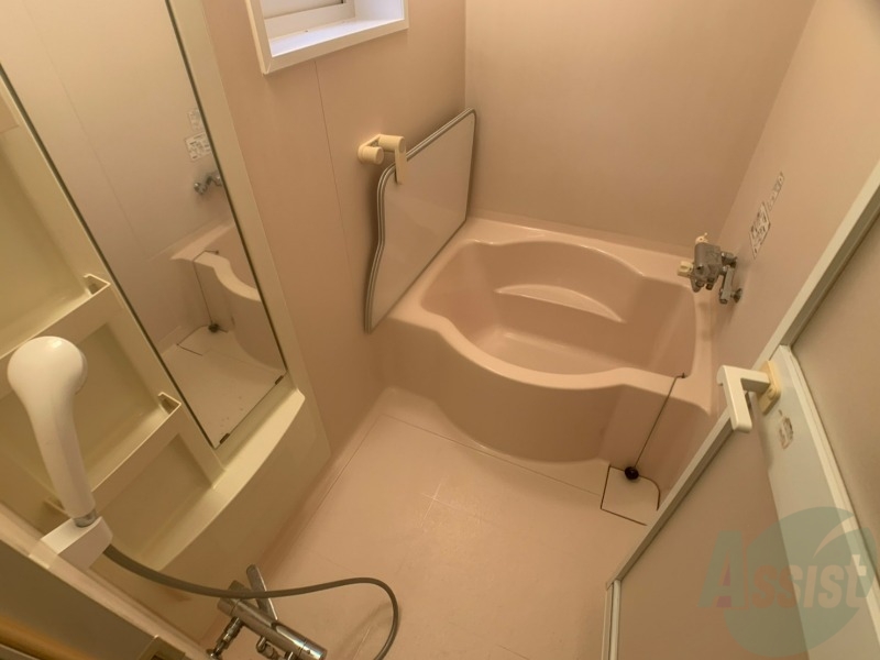 バス・シャワールーム　お風呂になります。一日の疲れを癒してくださいね。