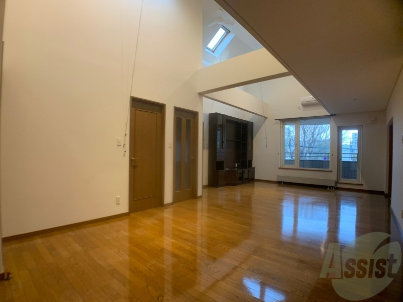 居室・リビング　広くてキレイなお部屋が広がっていて、充実した生活が送れそう。