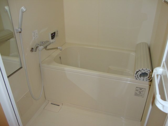 バス・シャワールーム　追い焚き・浴室乾燥機付きのお風呂です♪