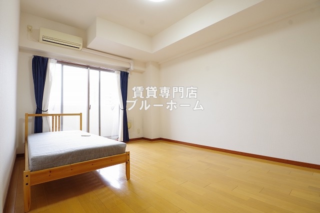 居室・リビング　広々とした洋室！