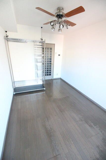 居室・リビング　別部屋参考写真です