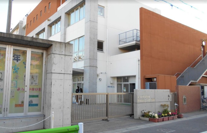 小学校　世田谷区立京西小学校（小学校）まで496m