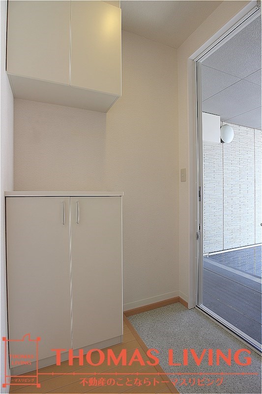 玄関　写真準備中の為、同シリーズの写真です。