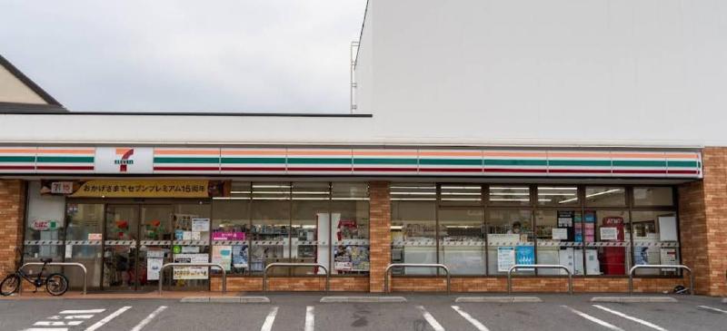 コンビニ　セブンイレブン（コンビニ）まで93m