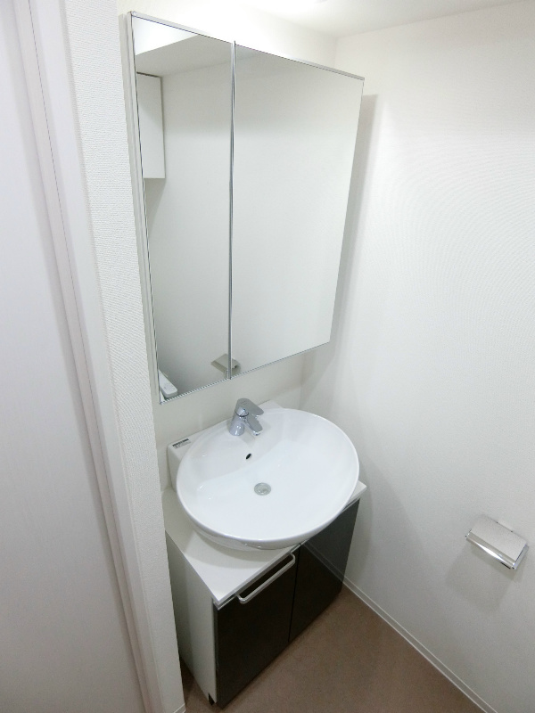 洗面設備　独立洗面化粧台は収納も豊富です！！