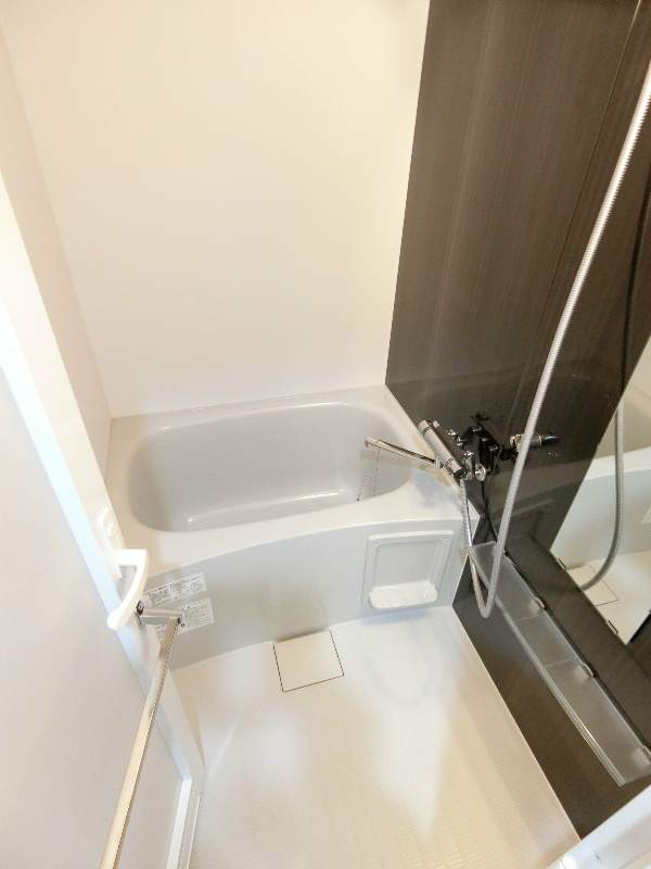 バス・シャワールーム　ゆとりあるバスルームはトイレと別にしました！！