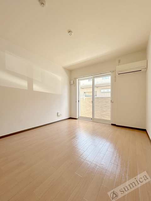 バルコニー　ワンちゃんも嬉しい明るいお部屋です