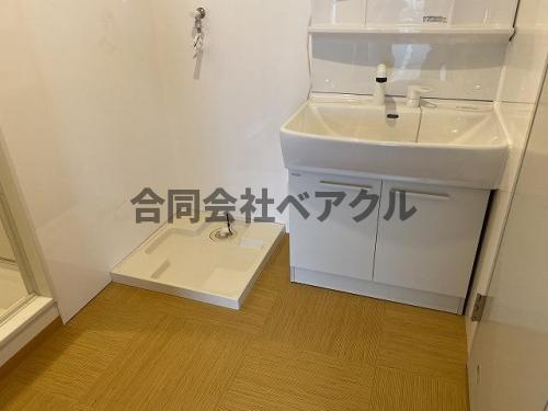 洗面設備　ゆったりとスペースのある洗面所