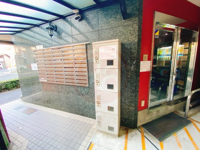 その他共有部分　落ち着いたエントランスです