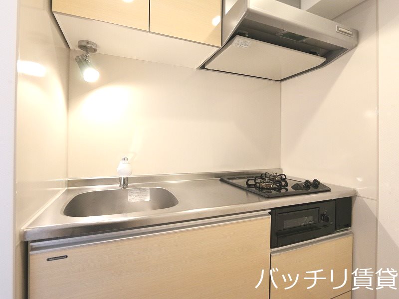 キッチン　別号室タイプの為、現状を優先いたします