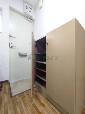 玄関　別部屋参考写真となります。