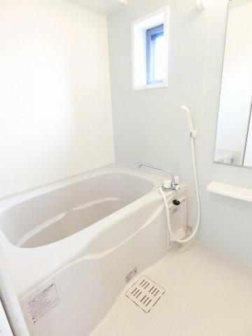 バス・シャワールーム　コンパクトで使いやすいお風呂です