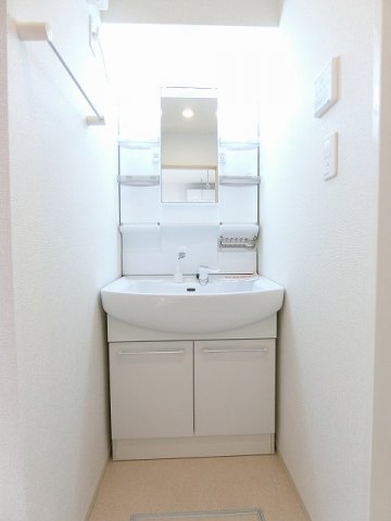 洗面設備　コンパクトで使いやすい洗面所
