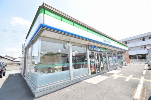 コンビニ　ファミリーマート本庄日の出二丁目店（コンビニ）まで877m