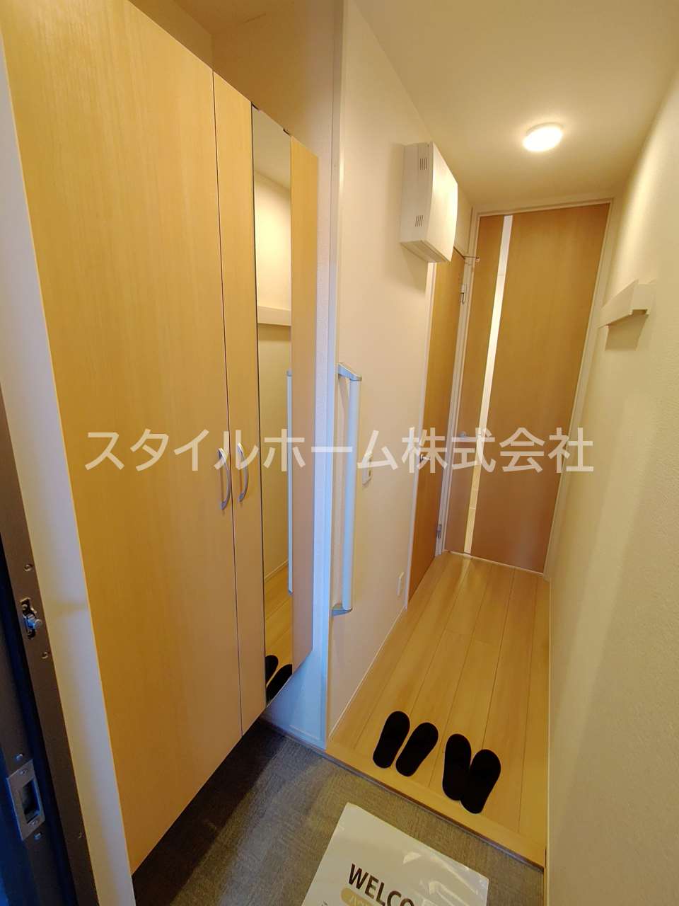 玄関　別部屋写真です。