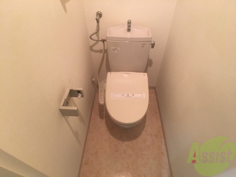 トイレ　ウォシュレット機能がついたトイレ。安心して使用できますね。