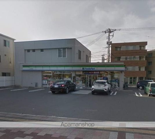 コンビニ　ファミリーマート（コンビニ）まで565m
