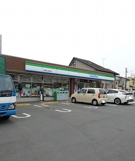 コンビニ　ファミリーマート（コンビニ）まで400m