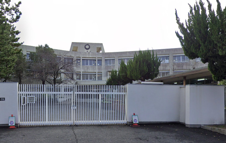 小学校　東大阪市立意岐部東小学校（小学校）まで850m
