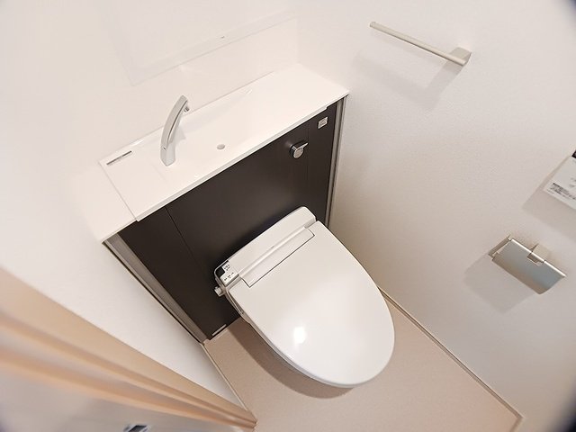 地下鉄桜通線 桜山駅 徒歩4分 8階建 築11年のトイレ写真