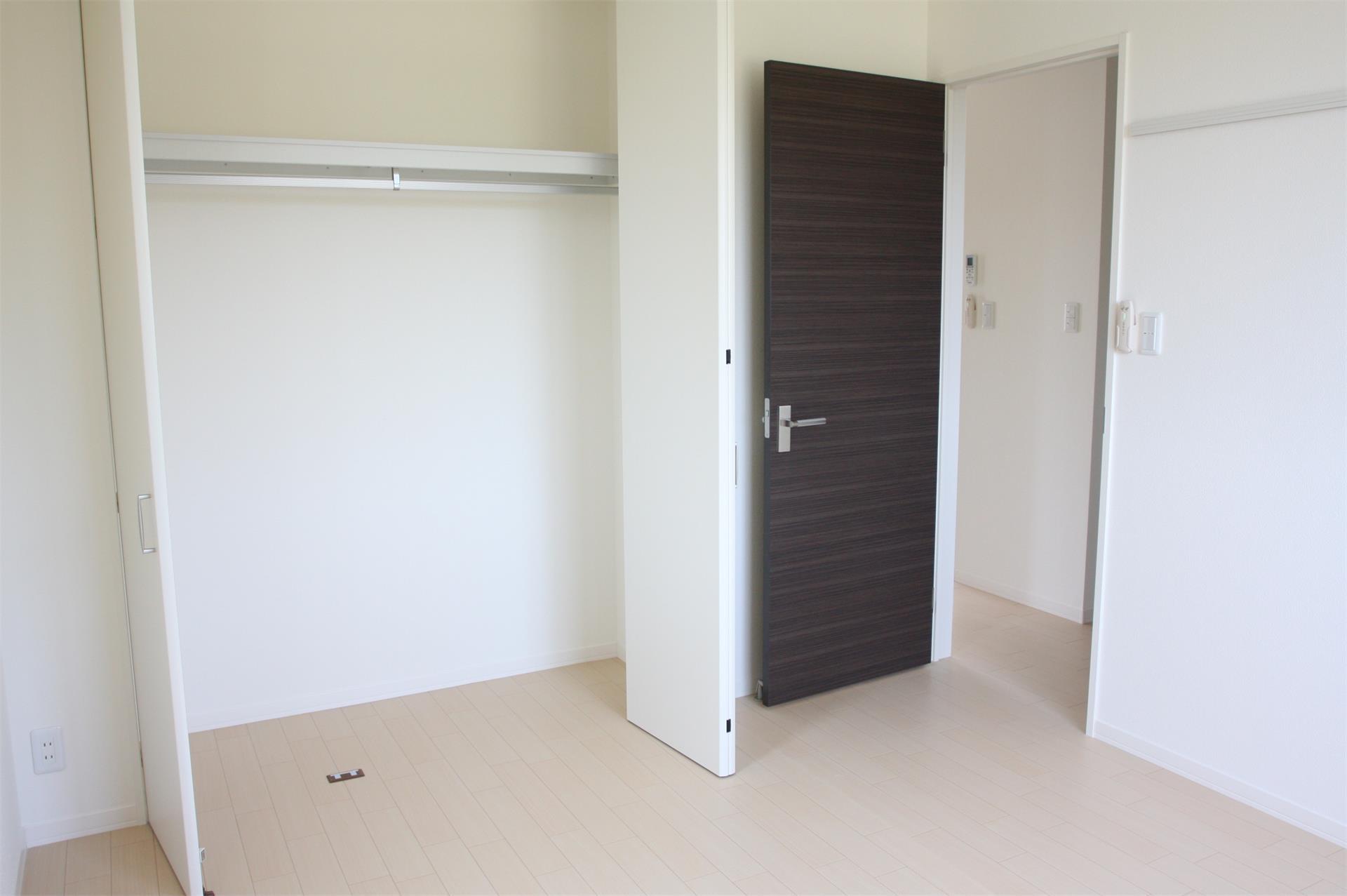 収納　写真は別部屋です