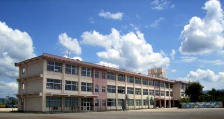 小学校　川西市立　清和台南小学校（小学校）まで645m