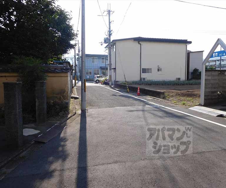 その他　前面道路です。