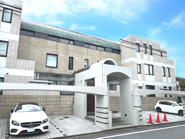 建物外観　端正なデザインの高級マンション
