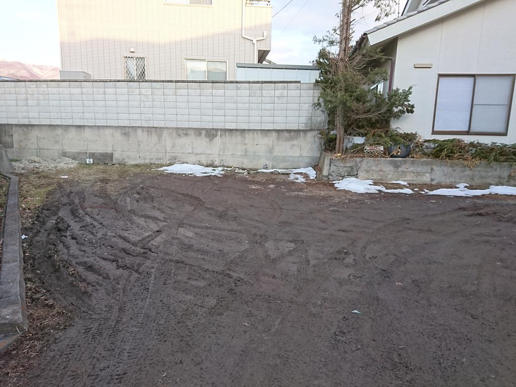 【上田市蒼久保のアパートの駐車場】