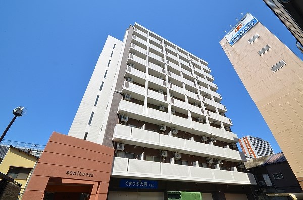 サンルーヴルの建物外観