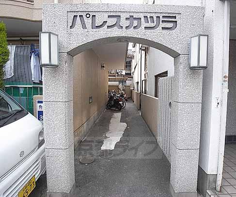 【京都市西京区桂池尻町のマンションのエントランス】