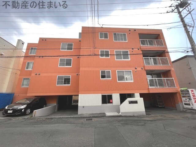 札幌市南区澄川一条のマンションの建物外観