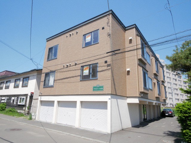 札幌市東区北五十一条東のアパートの建物外観