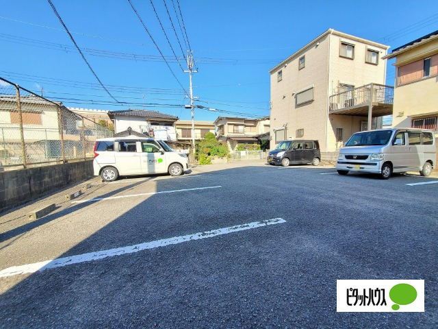 【セジュール榎原　Iの駐車場】