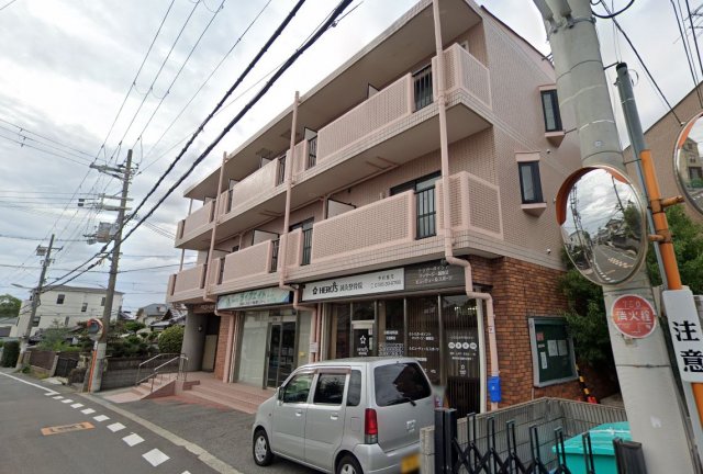 和泉市東阪本町のアパートの建物外観