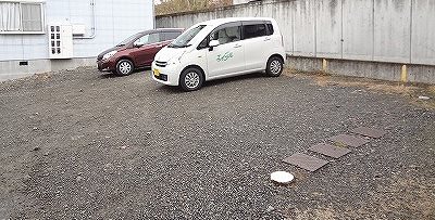 【松本市寿北のアパートの駐車場】