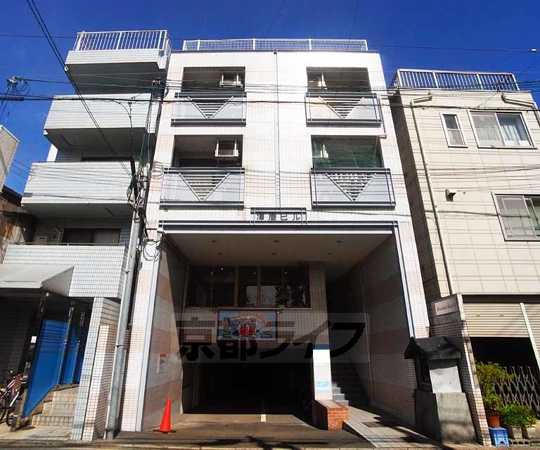 京都市東山区本町６丁目のマンションの建物外観
