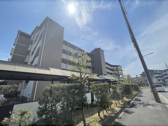 醍醐東市営住宅１２棟の建物外観